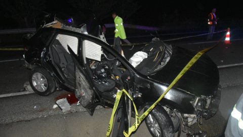 Tosya'da otomobil ile otobüs kafa kafaya çarpıştı: 2 ölü 16 yaralı
