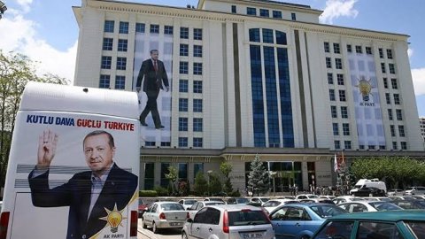 AKP'lilerin il sayısında kafası karışık: Şamil Tayyar'dan 'İl sayısı 50’ye düşürülse, her ilden 2 vekil seçilse ne iyi olur' önerisi