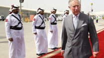 Eski Katar Başbakanı'ndan Prens Charles'a market poşetleri içerisinde 'bağış'