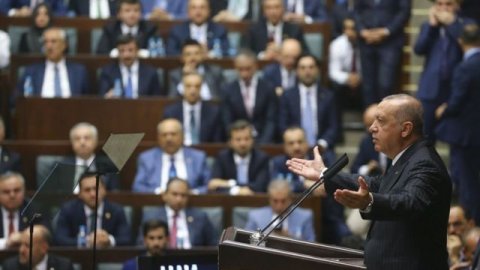 'AKP'de anketler gizlice tahlil edildikten sonra ortadan kaldırılıyor’ iddiası: 'Seçimler ertelenebilir mi?'