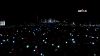 Yeni Türkü konserinde sahne ışıkları İlhan İrem için söndürüldü