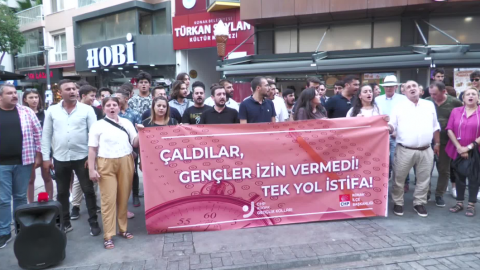 İzmir'de CHP Gençlik Kolları KPSS skandalını protesto etti: 'Çaldılar, gençler izin vermedi, tek yol istifa'