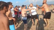 Plajda 'şort indirme' kavgası: Kaçarken boğulma tehlikesi geçiren şahıs kurtarılıp dövüldü!