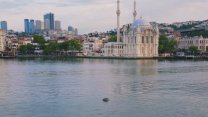İstanbul Boğazı'nda yunus şöleni