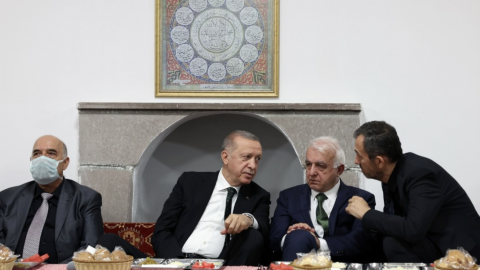 AKP'nin 'Alevi açılımı': Abdulkadir Selvi 8 ay arayla aynı maddeleri yazdı, bu kez tarih verdi