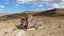 Sivas'ta bulunan tarihi yapı incelenmeyi bekliyor