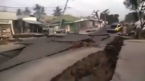 Papua Yeni Gine'de 7,6 büyüklüğündeki depremde yollar yarıldı