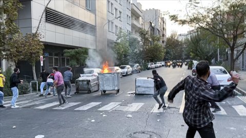 İran ayakta: Ülkenin dört bir yanında gösteriler ve çatışmalar yaşanıyor