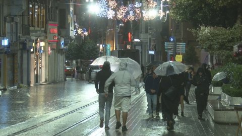 İstanbul güne sağanak yağmurla başladı
