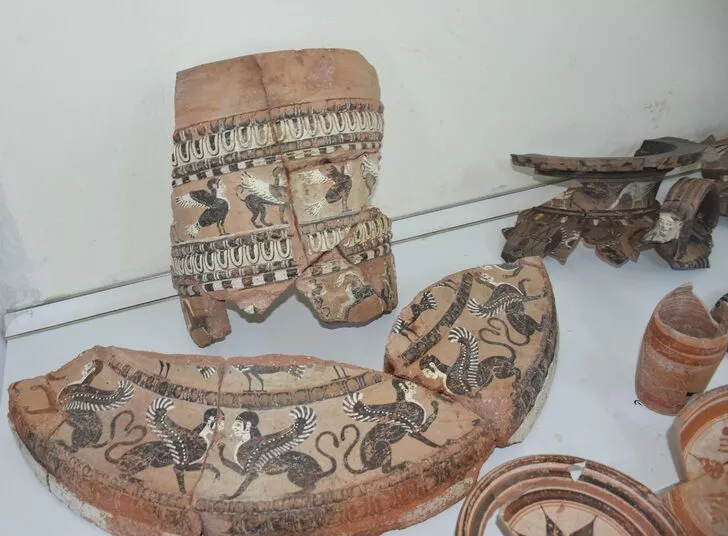 İzmir'de 2 bin 500 yıllık lavabo bulundu: Üzerindeki motifler dikkat çekti