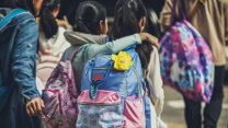 Okul çantası doğru kullanılmalı! Kas ve iskelet sistemi zarar görebilir