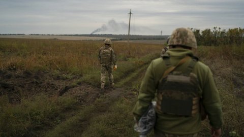 Ukrayna, Rus askerlerini kuşatmıştı: Rusya, ilhak ettiği Donetsk'teki kritik kentten çekildi