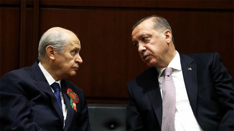 'Başörtünü çıkar, çeki-düzen ver' demişti: Bahçeli'nin Erdoğan'ı kızdıracak geçmişi