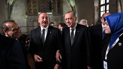Erdoğan'dan Azeri gazeteciye: Zaten Soros hep gazetecileri satın alıyor